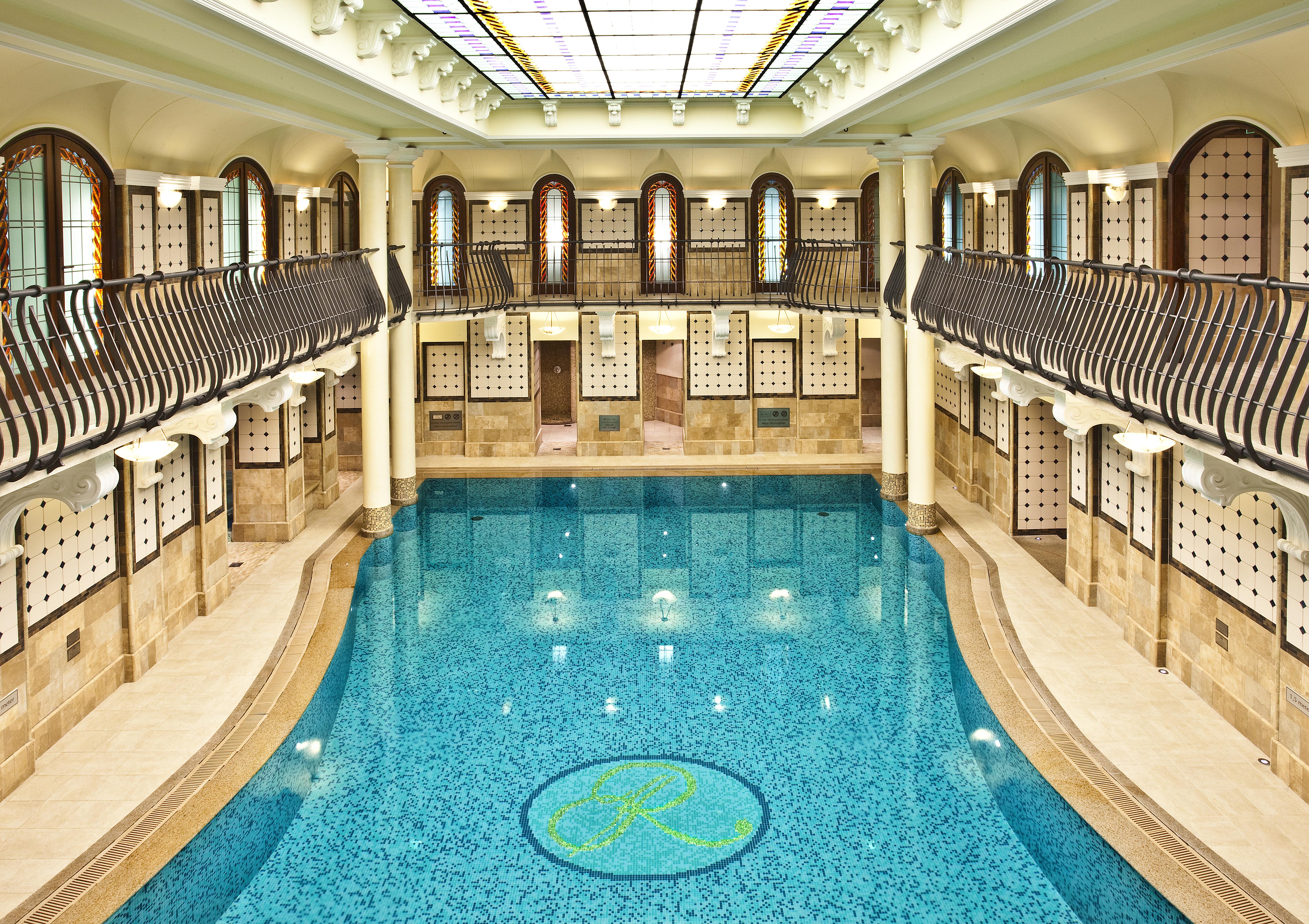 Отель Corinthia