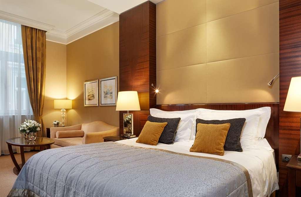 Corinthia Hotel