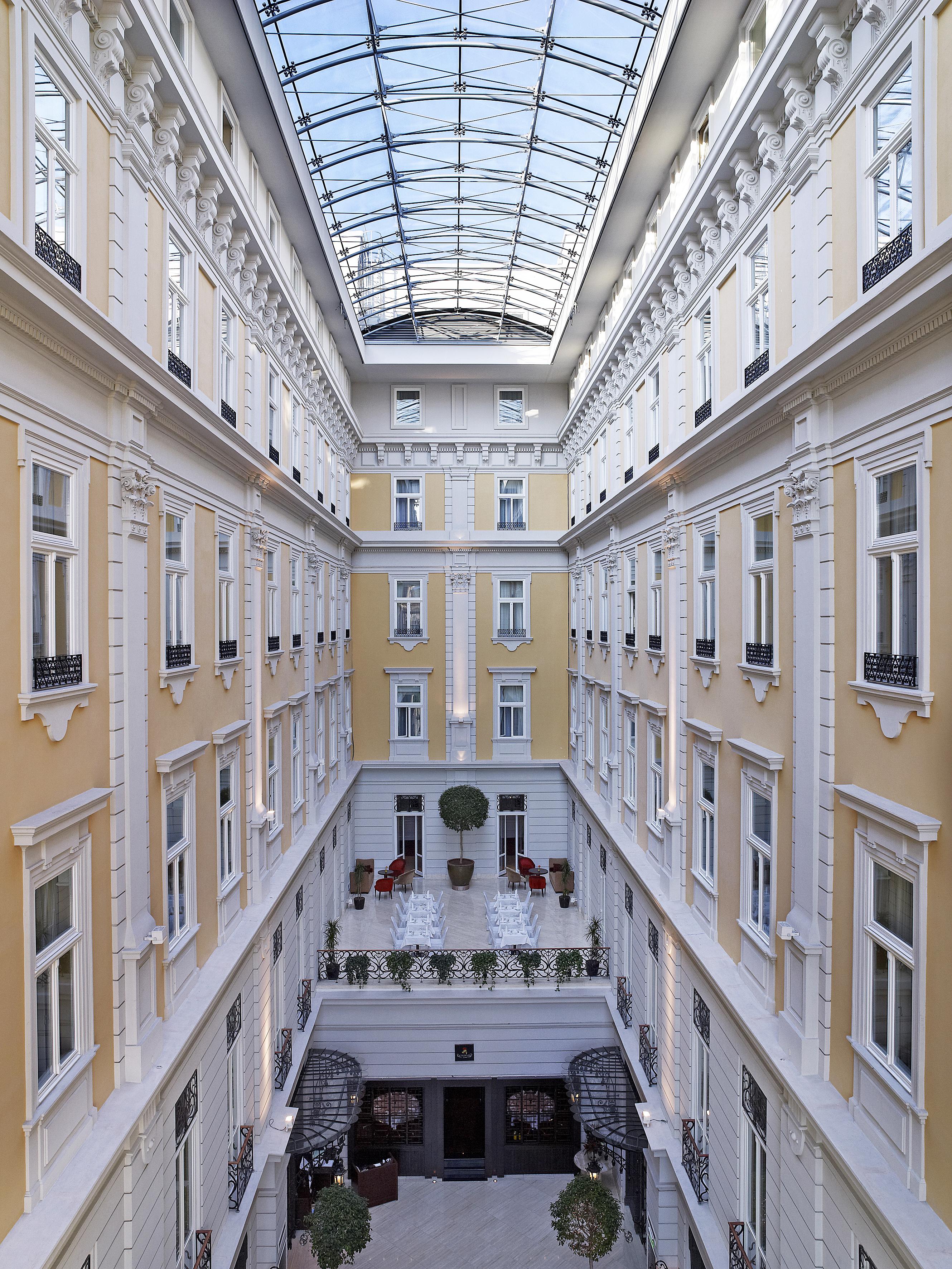 Hotel Corinthia