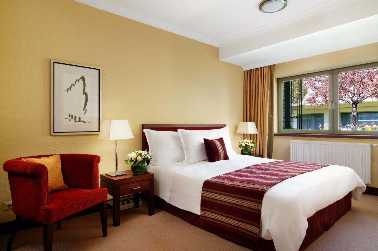 Corinthia Hotel